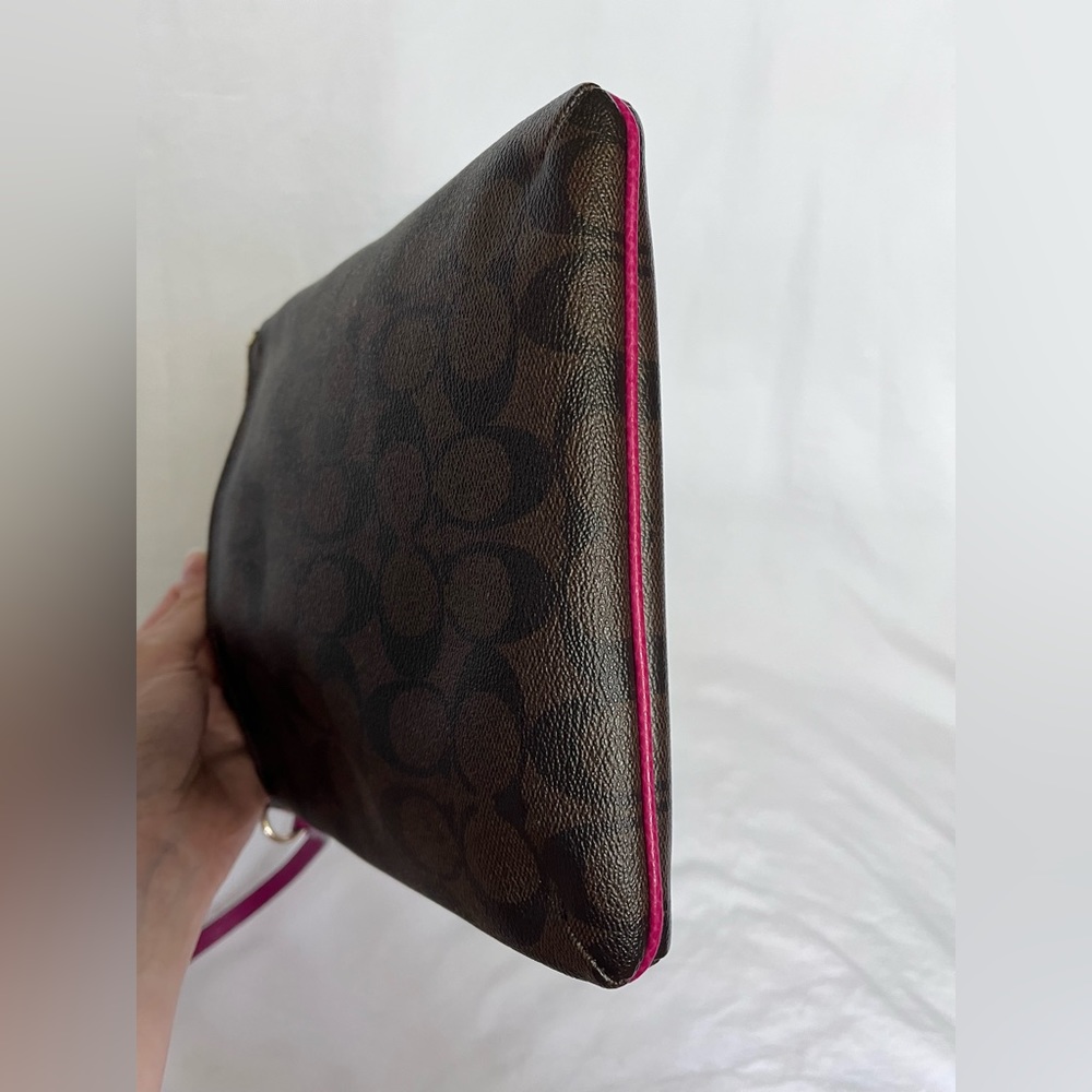 ***SOLD***COACH CROSSBODY BAG in Brown and Fuchsia Leather Messenger Bag Signatu - Picture 13 of 16
